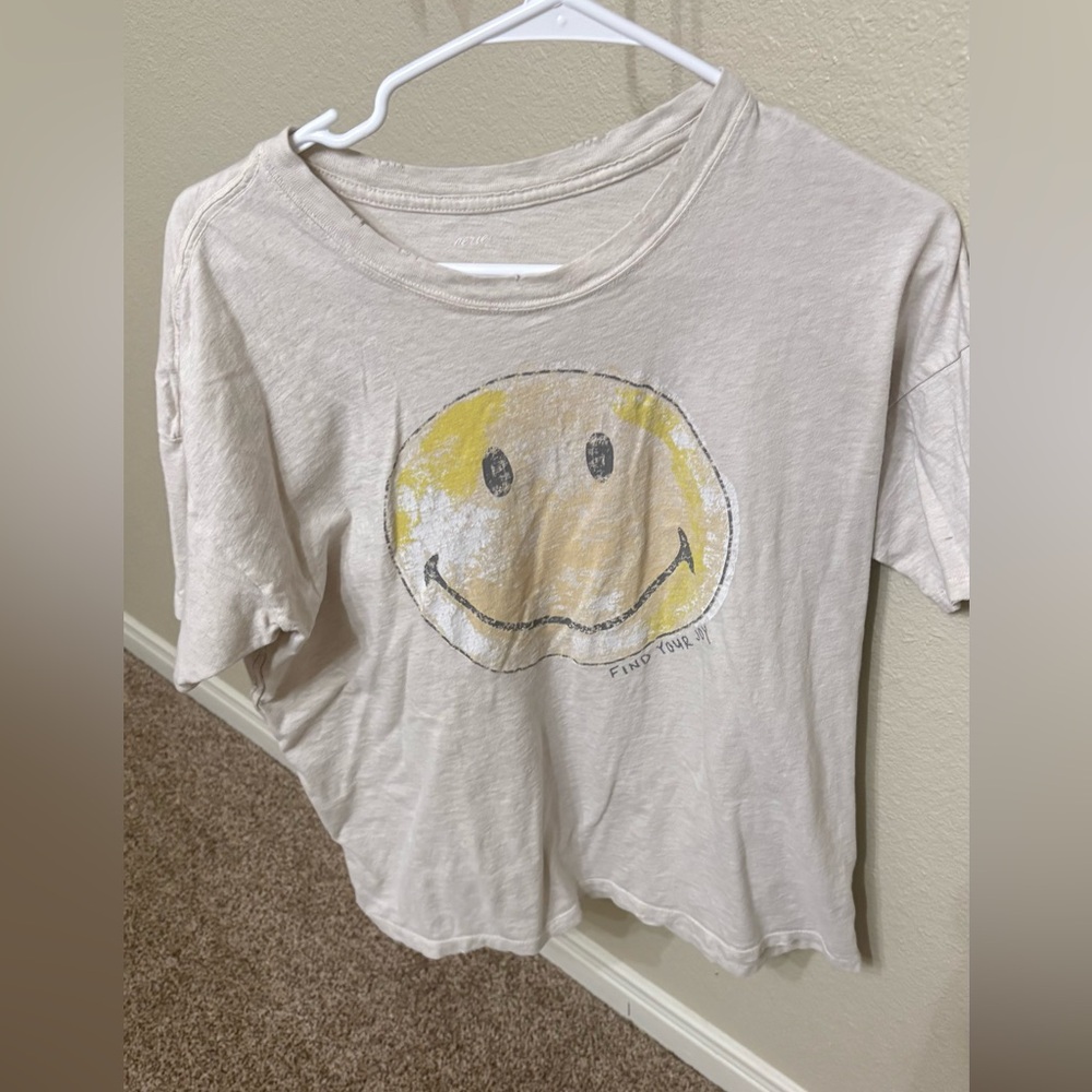 AERIE Cream Smiley Face T-Shirt Size Small “Find Your Joy”